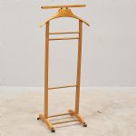 687441 Valet stand